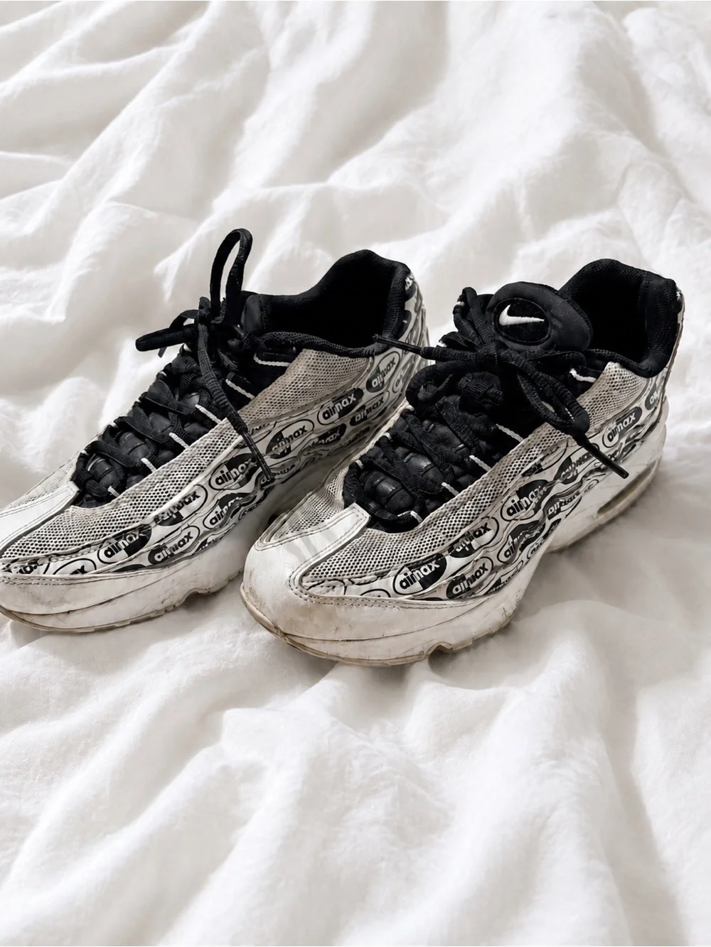 Nike Kids Black & White Air Max Pattern Logo Sneakers